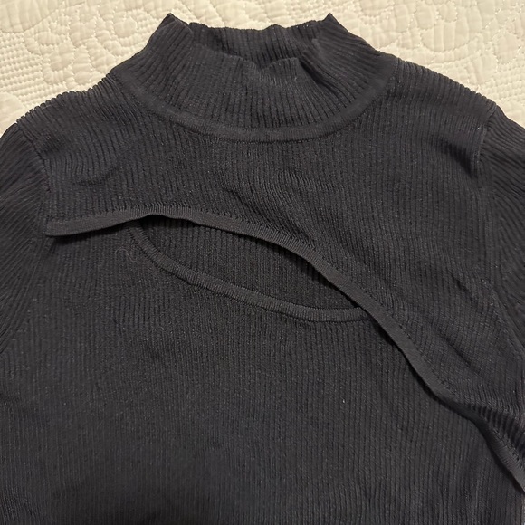 Asymmetrical long sleeve top - Picture 4 of 5